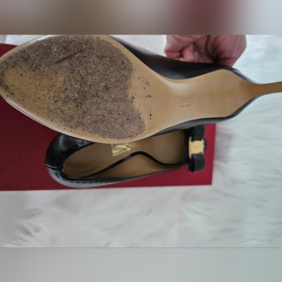 Salvatore Ferragamo Pola Stitc Peep Toe Pumps Size 6B - Picture 6 of 11